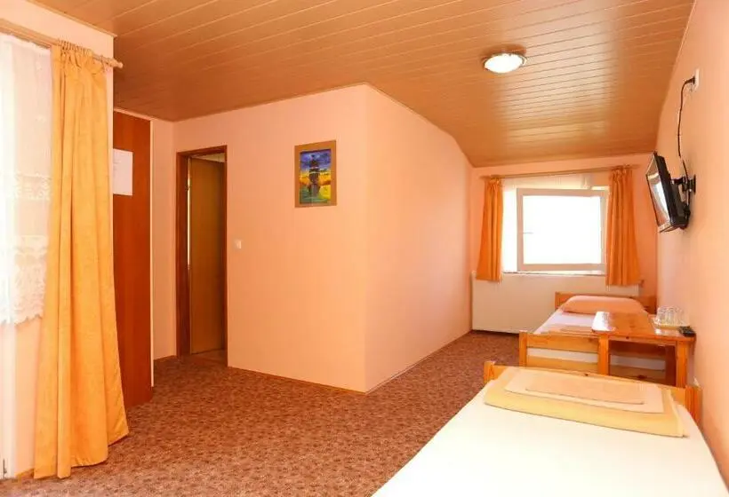 バルコニー付スタンダード4ベッドルーム, Rooms With A Parking Space Slunj, Plitvice 17502