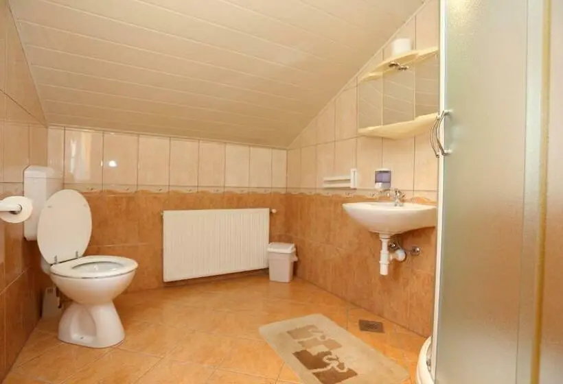 バルコニー付スタンダード4ベッドルーム, Rooms With A Parking Space Slunj, Plitvice 17502