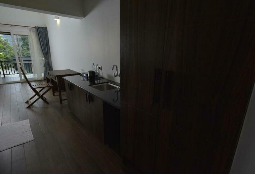 バルコニー付きデラックスルーム, Sattva The Awakening Garden