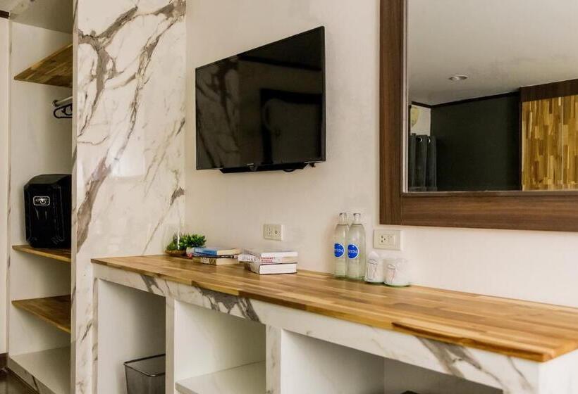 キングサイズベッドのスタンダードルーム, Phimai Paradise Boutique