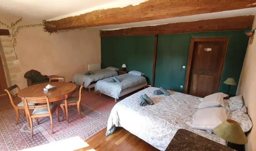 スタンダード4人部屋, La Grande Vesvre