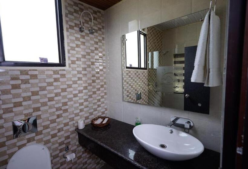 اتاق استاندارد با تخت بزرگ, Haut Monde Hill Stream Resort And Spa