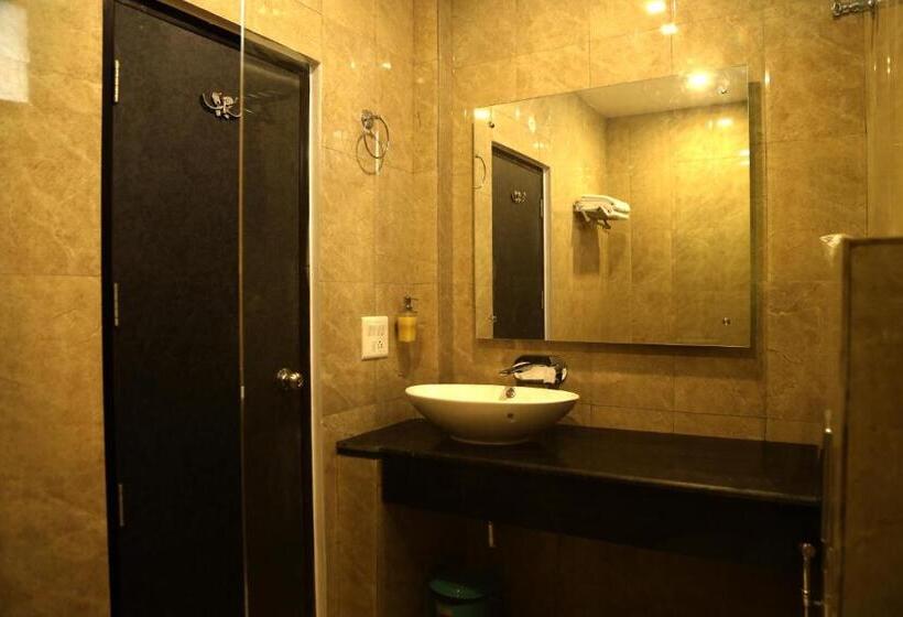 اتاق استاندارد با تخت بزرگ, Haut Monde Hill Stream Resort And Spa