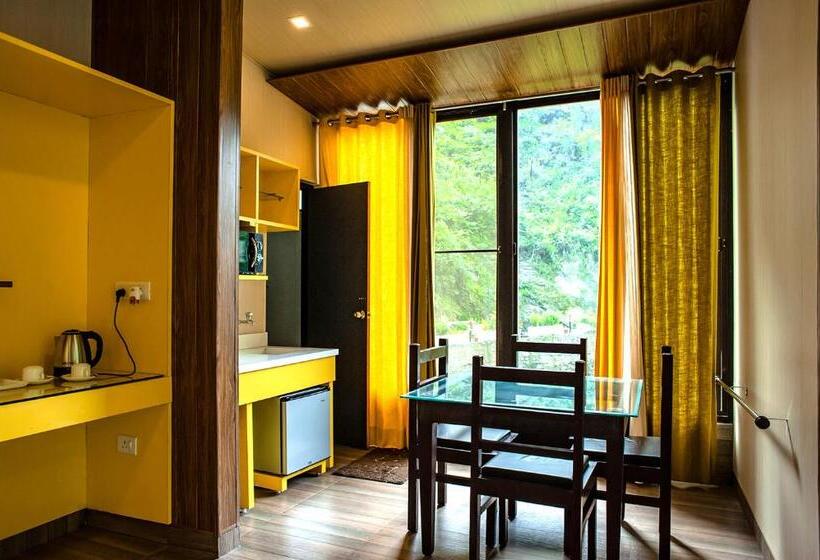 اتاق استاندارد با تخت بزرگ, Haut Monde Hill Stream Resort And Spa