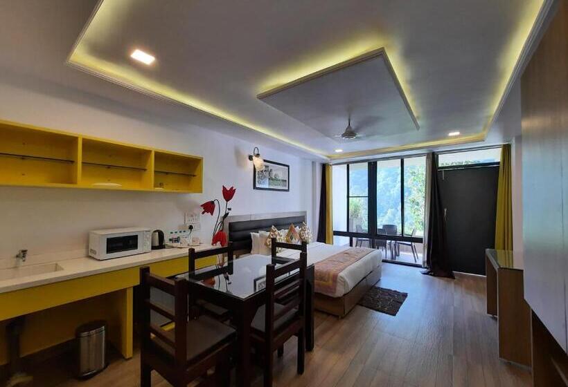 اتاق استاندارد با تخت بزرگ, Haut Monde Hill Stream Resort And Spa