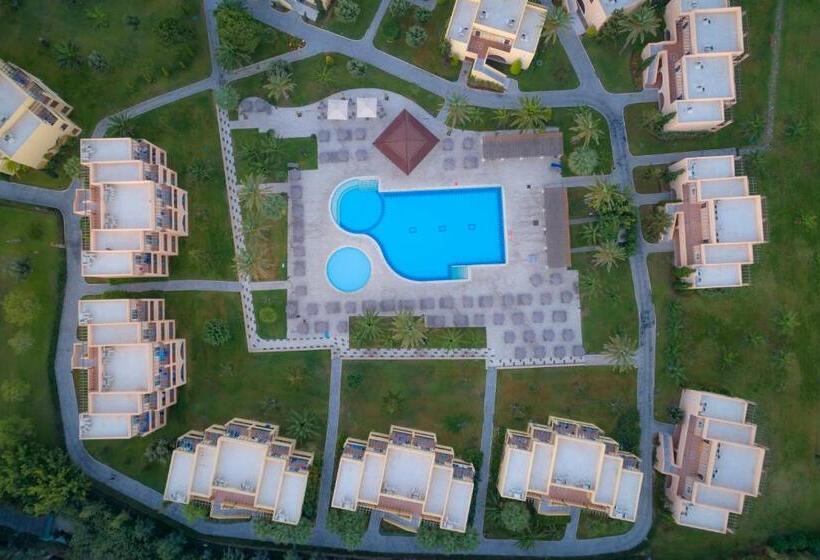 غرفة عائلية مطلّة علي حمام السباحة, Horizon Beach Resort