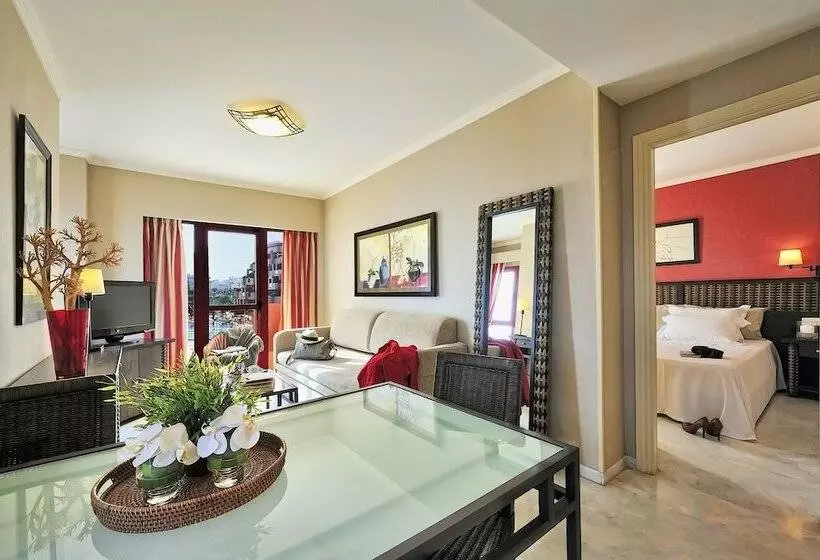 سوییت جونیور, Holiday World Village, Affiliated by Meliá