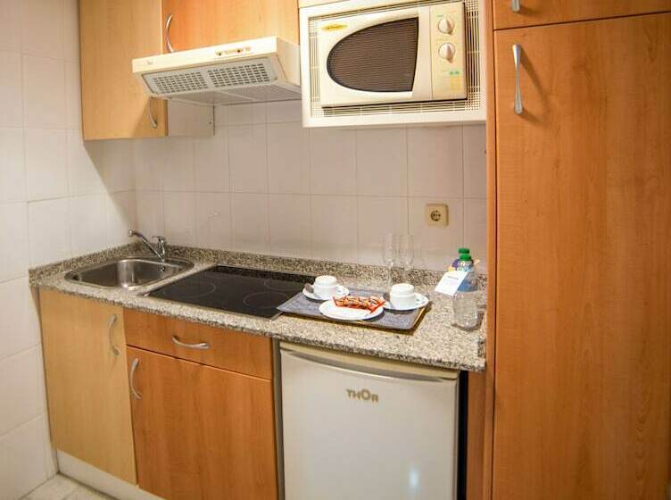 Полулюкс, Holiday Premium Resort