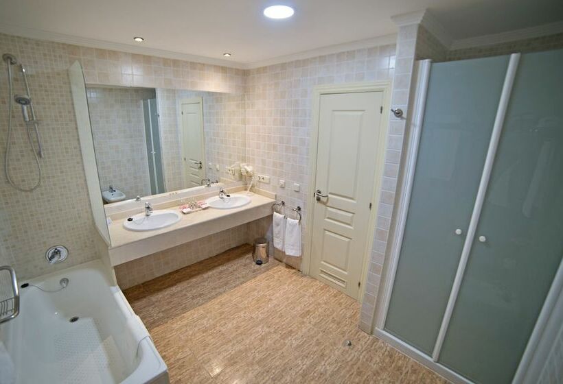 Полулюкс, Holiday Premium Resort