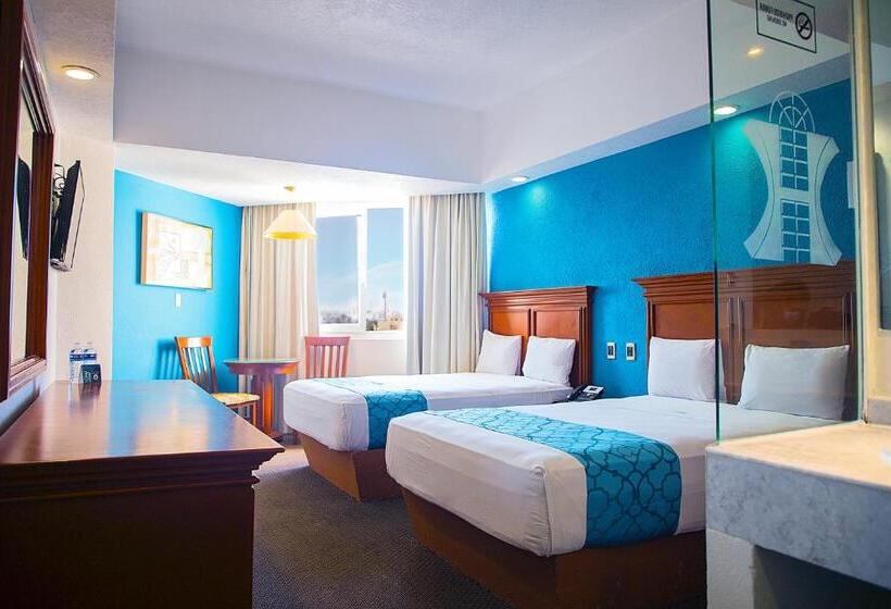 غرفه قياسيه سريرين مزدوجين, Lois Veracruz