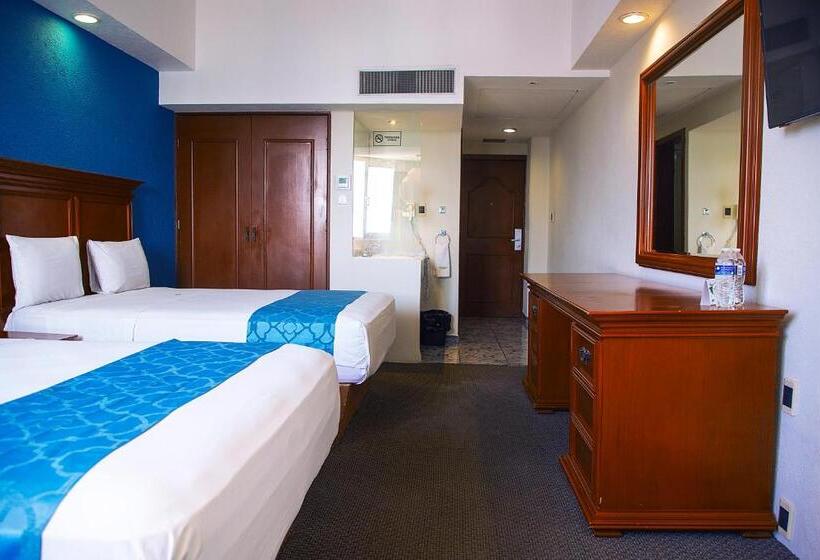 غرفه قياسيه سريرين مزدوجين, Lois Veracruz