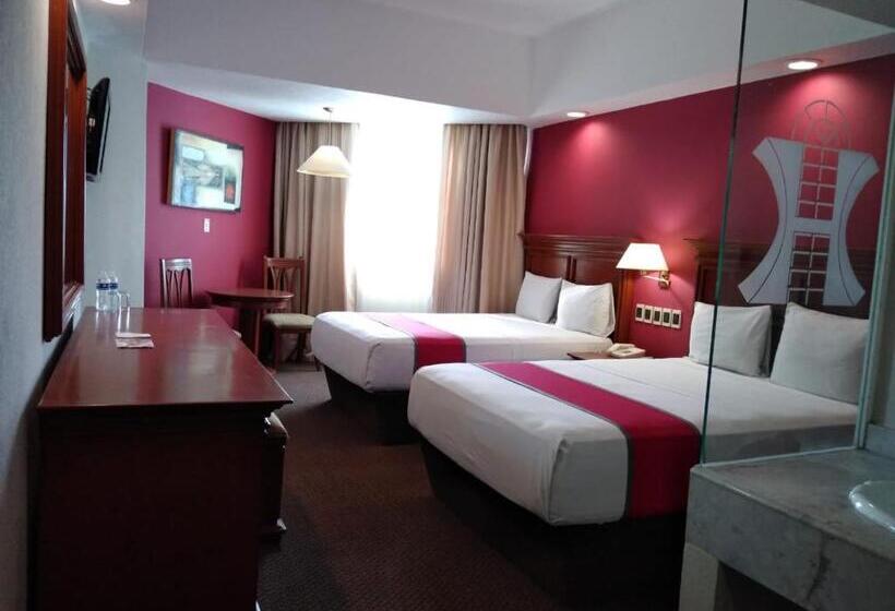 غرفه قياسيه سريرين مزدوجين, Lois Veracruz