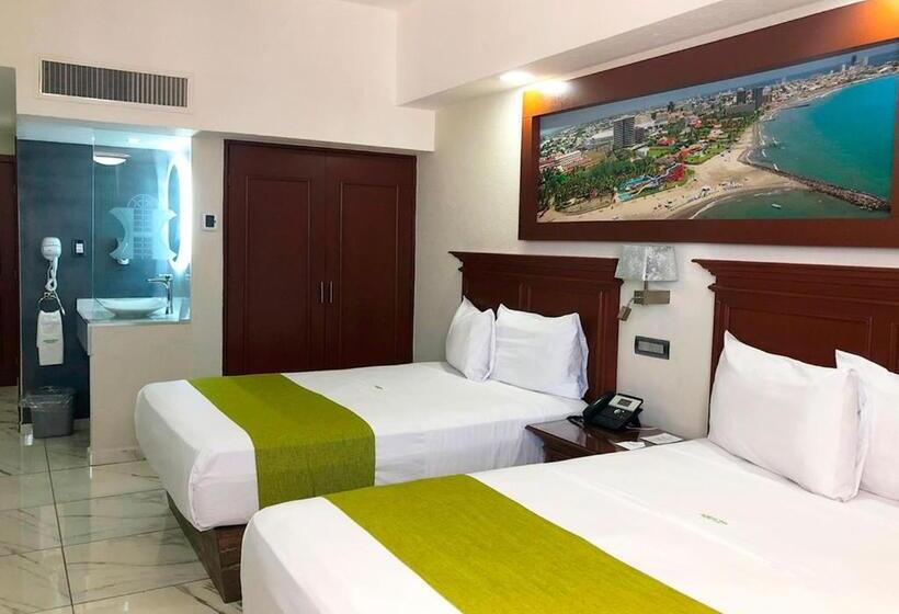 غرفة ديلوكس, Lois Veracruz