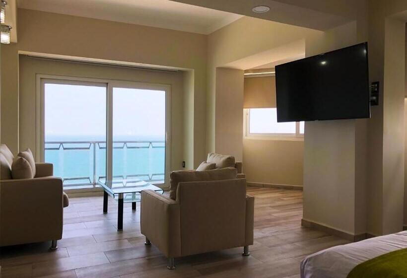 ماستر سويت, Lois Veracruz