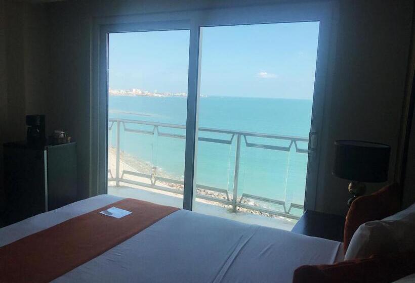 ماستر سويت, Lois Veracruz