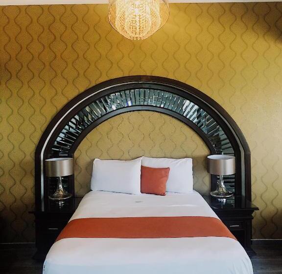 ماستر سويت, Lois Veracruz