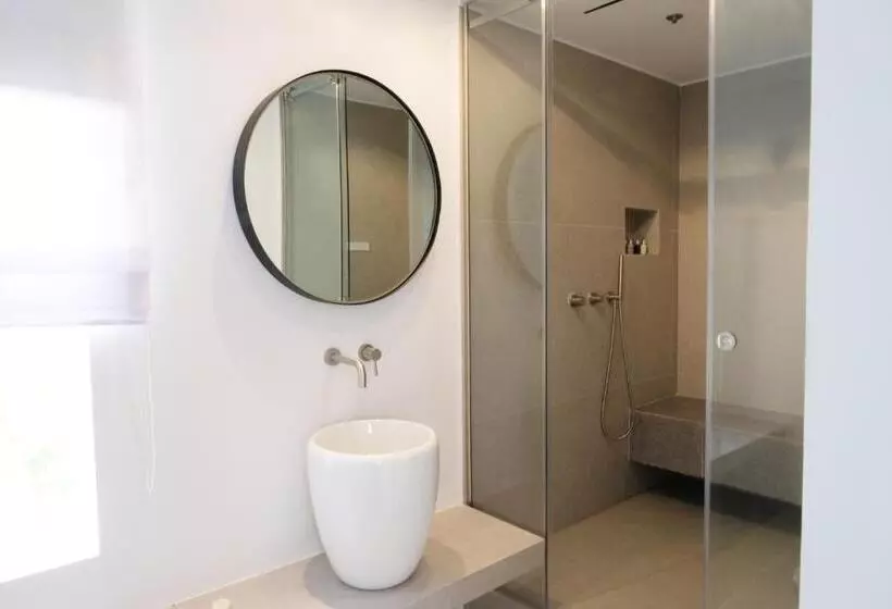 سوئیت با چشم‌انداز دریا و هیدروماساژ, Ostraco Suites