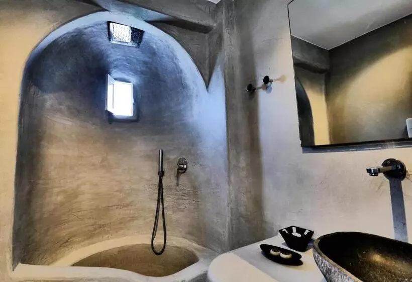 سوئیت با چشم‌انداز دریا و هیدروماساژ, Ostraco Suites