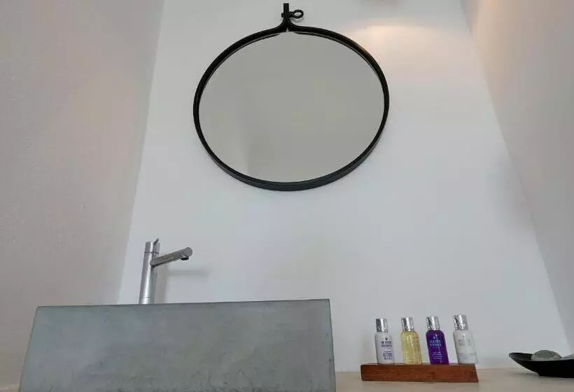 اتاق سوپریور با چشم‌انداز دریا, Ostraco Suites