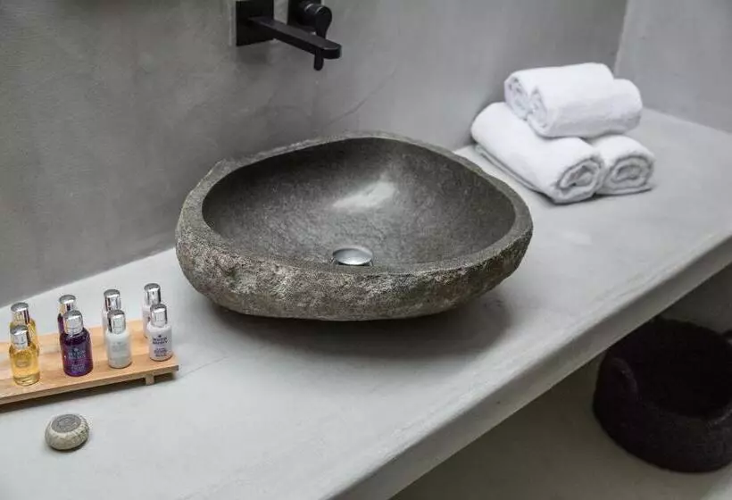 سوئیت دلوکس 2 خوابه, Ostraco Suites