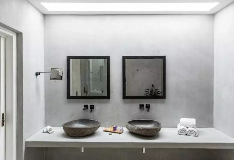 سوئیت دلوکس 2 خوابه, Ostraco Suites