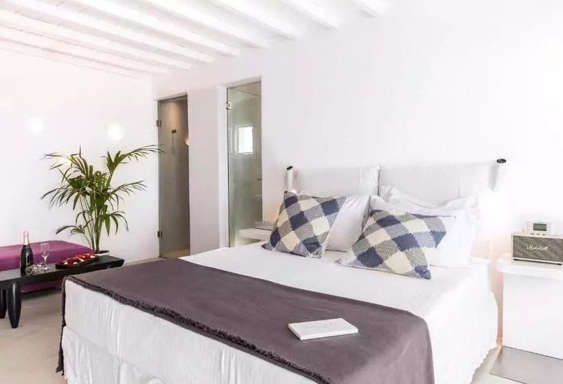 اتاق لوکس با چشم‌انداز دریا, Ostraco Suites