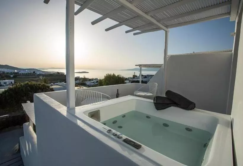 اتاق لوکس با چشم‌انداز دریا, Ostraco Suites