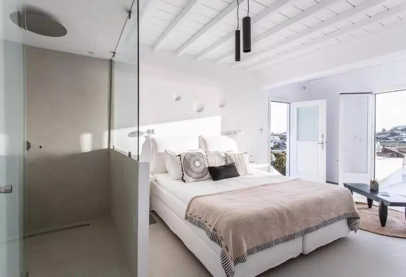 اتاق لوکس با چشم‌انداز دریا, Ostraco Suites