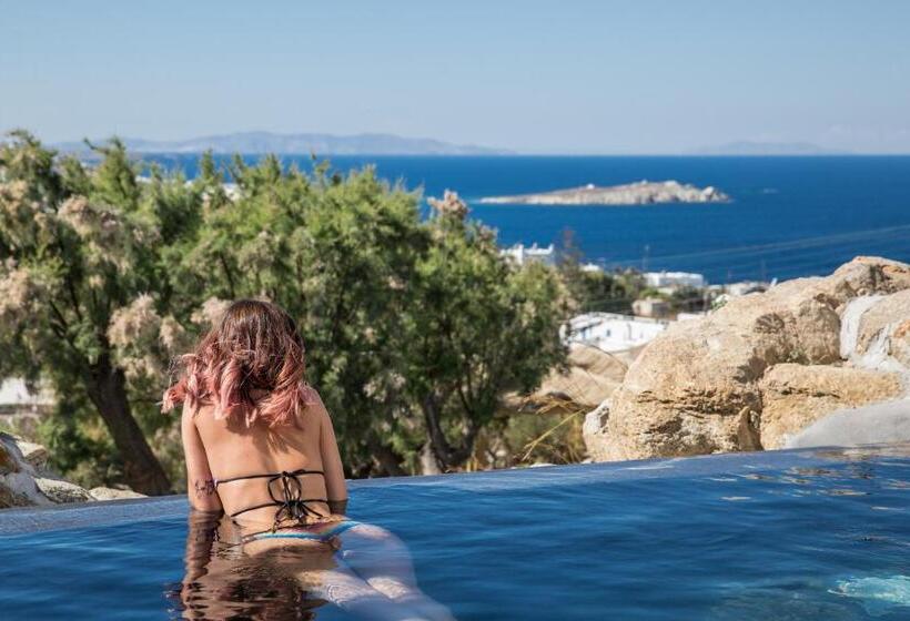 Люкс с Бассейном, Ostraco Suites