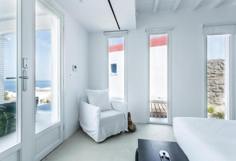 Люкс с Бассейном, Ostraco Suites