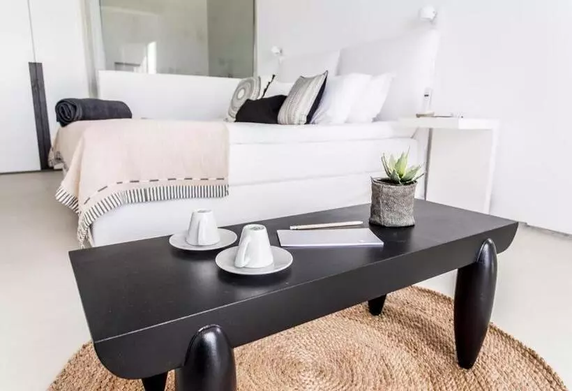 اتاق لوکس با چشم‌انداز دریا, Ostraco Suites