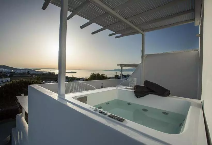 اتاق لوکس با چشم‌انداز دریا, Ostraco Suites