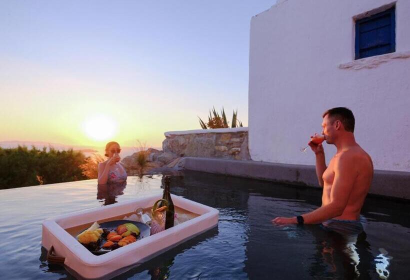 Люкс с Бассейном, Ostraco Suites