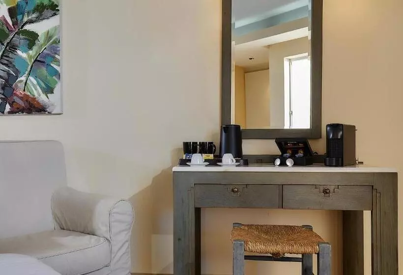Perhehuone, Sissi Bay Resort