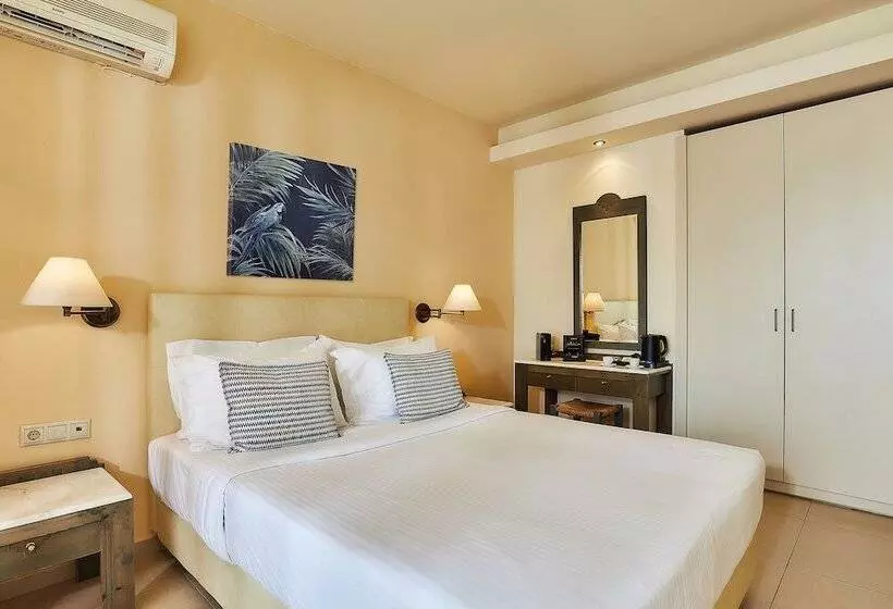 Perhehuone, Sissi Bay Resort