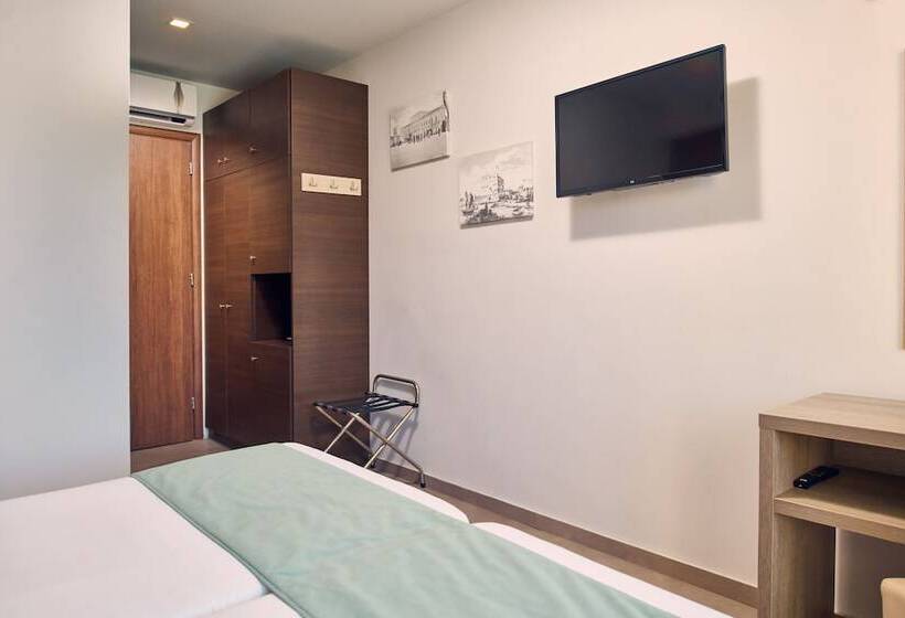 اتاق استاندارد با چشمانداز استخر, Tsilivi Beach