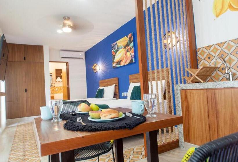 패밀리 스튜디오, Latino Hotel Boutique