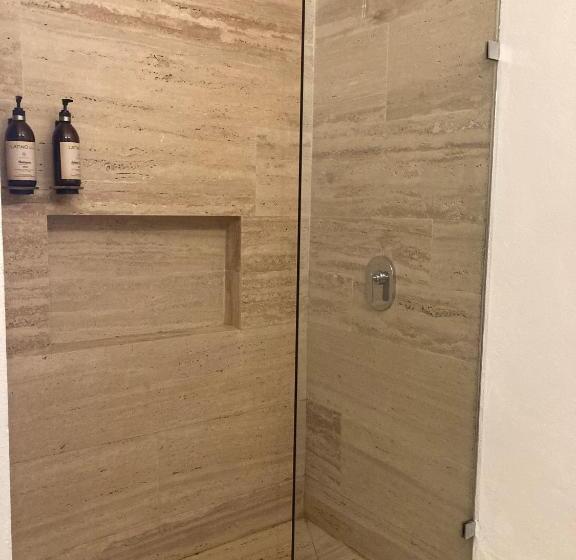 带按摩浴盆的套房, Latino Hotel Boutique