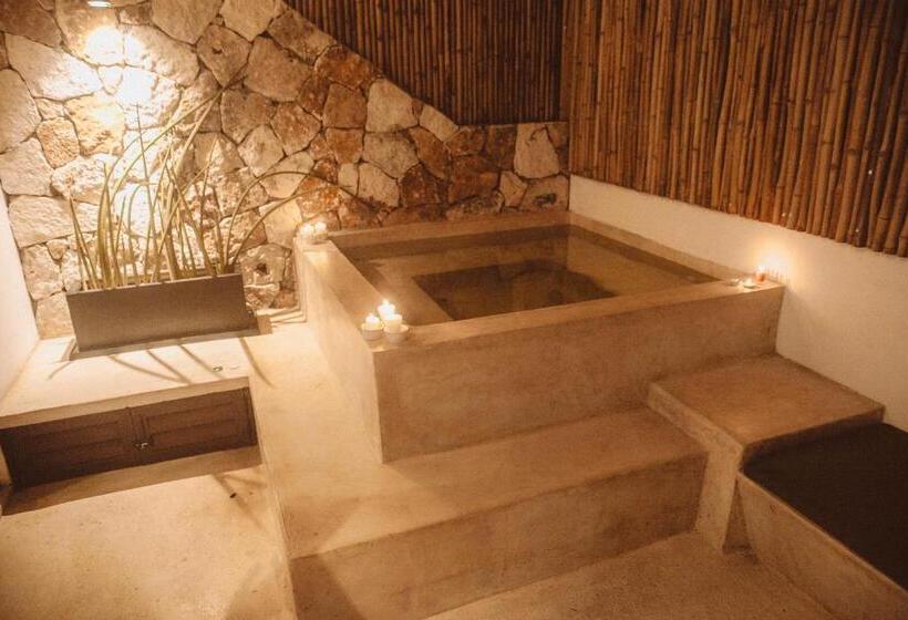 자쿠지 스위트, Latino Hotel Boutique