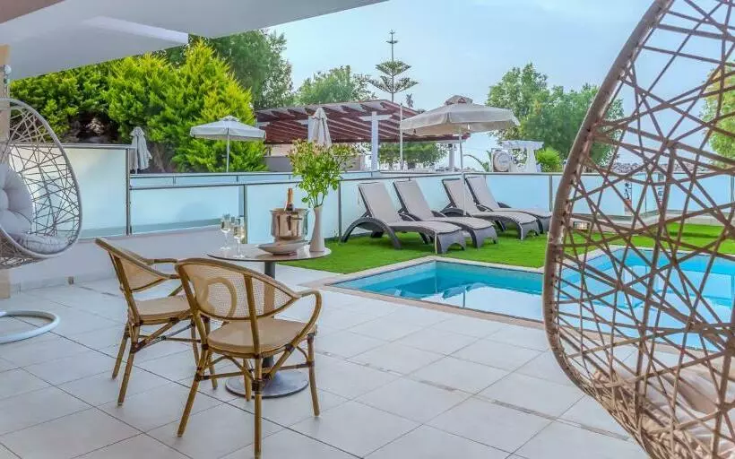سوییت با چشمانداز دریا, Porto Platanias Beach Resort & Spa