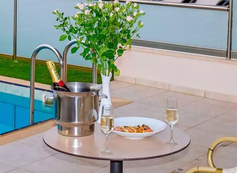 سوییت با چشمانداز دریا, Porto Platanias Beach Resort & Spa