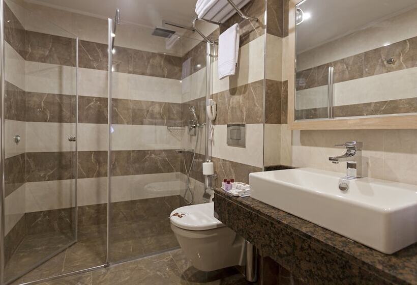 اتاق اجرایی, Xperia Saray Beach