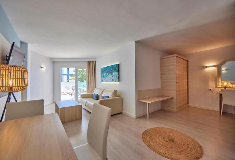 جناح جونيور مزوَّد بتراس, Tomir Portals Suites  Adults Only