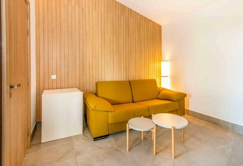 بانگلوی استاندارد, Valentin Playa de Muro