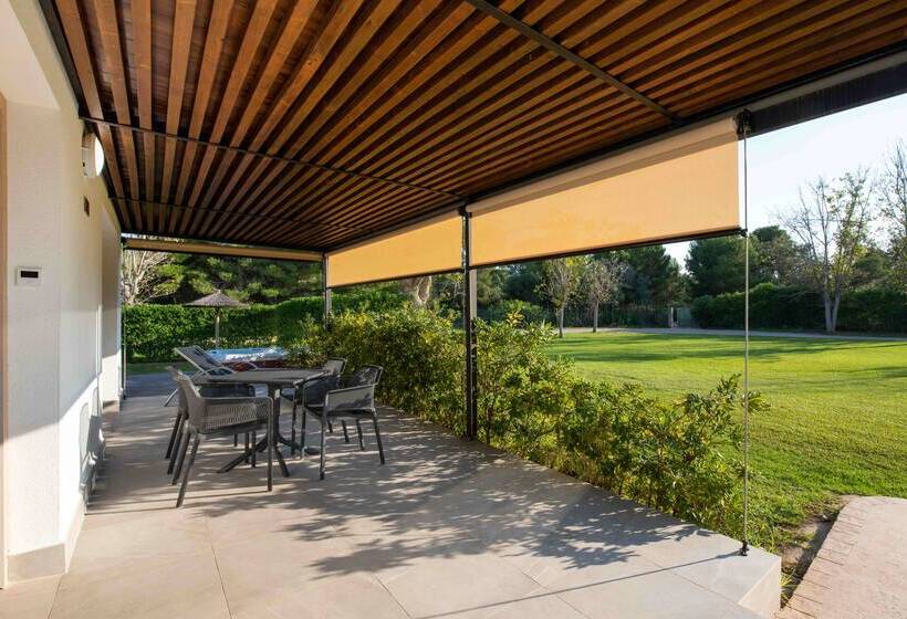 بانگلوی سوپریور, Valentin Playa de Muro