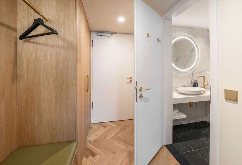 غرفة قياسية سرير كينج, Aka Brickell