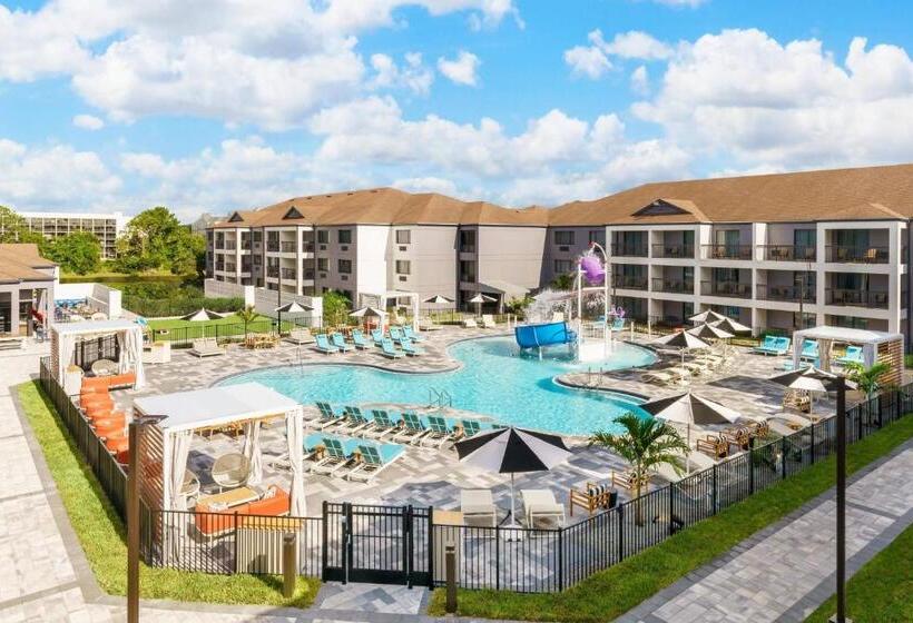 غرفة قياسية مطلّة علي حمام السباحة, Courtyard By Marriott Orlando Lake Buena Vista At Vista Centre