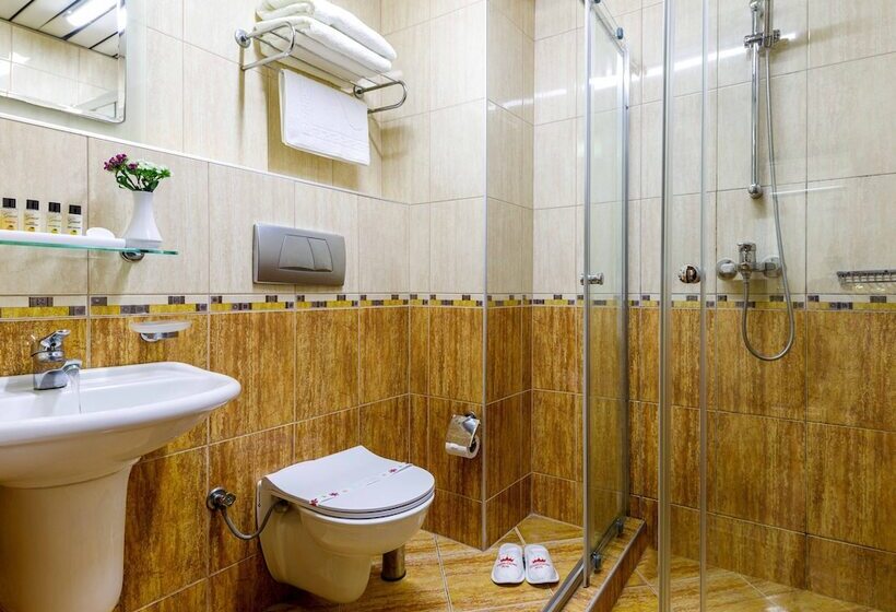 اتاق استاندارد یک نفره, Golden Crown