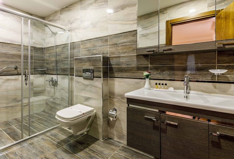 اتاق خانوادگی, Golden Crown