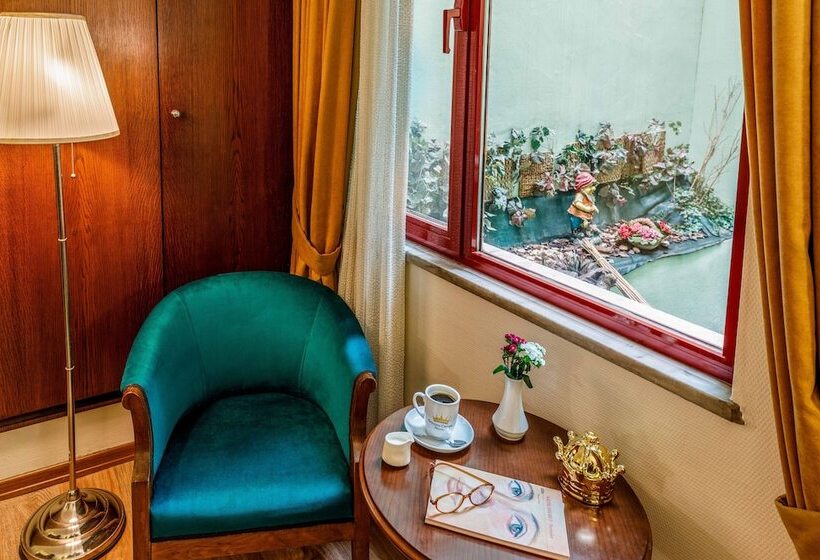 اتاق خانوادگی, Golden Crown